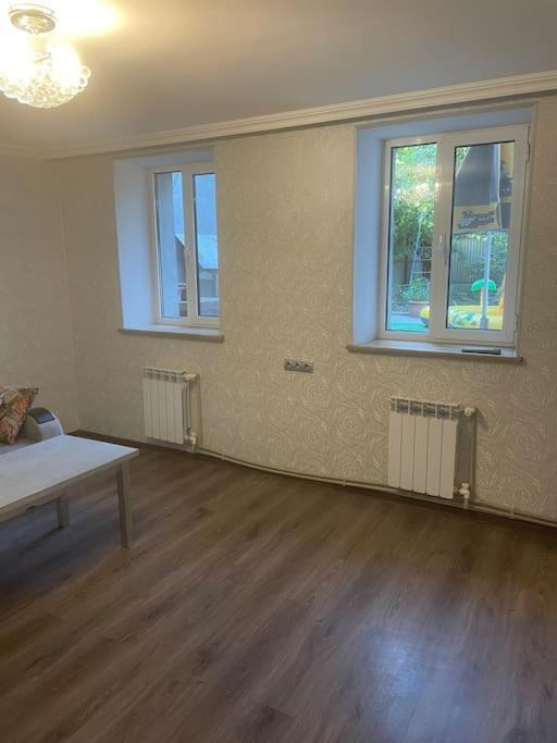 Apartment милое желье для пар рядом с станцией с. давид *